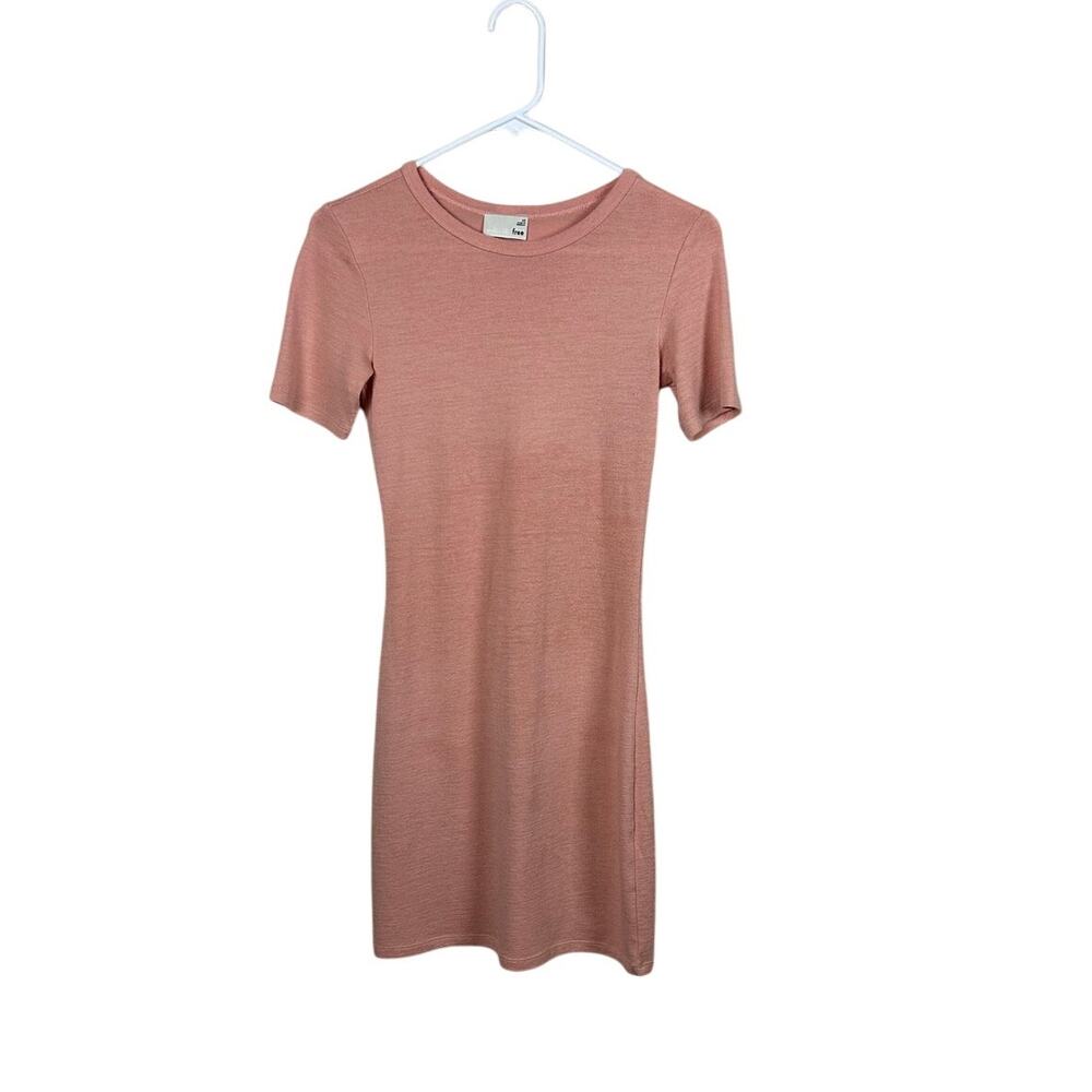 Aritzia Wilfred Free Short Sleeve Peach Mara
Fitted Dress size XS